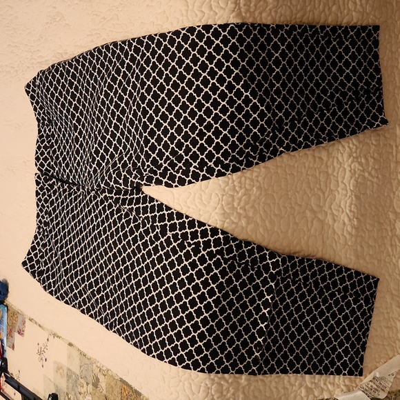 Trellis pattern black and white ankle length pants with back & front pockets - Picture 1 of 5